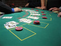 Meja rummy digital untuk hiburan dewasa